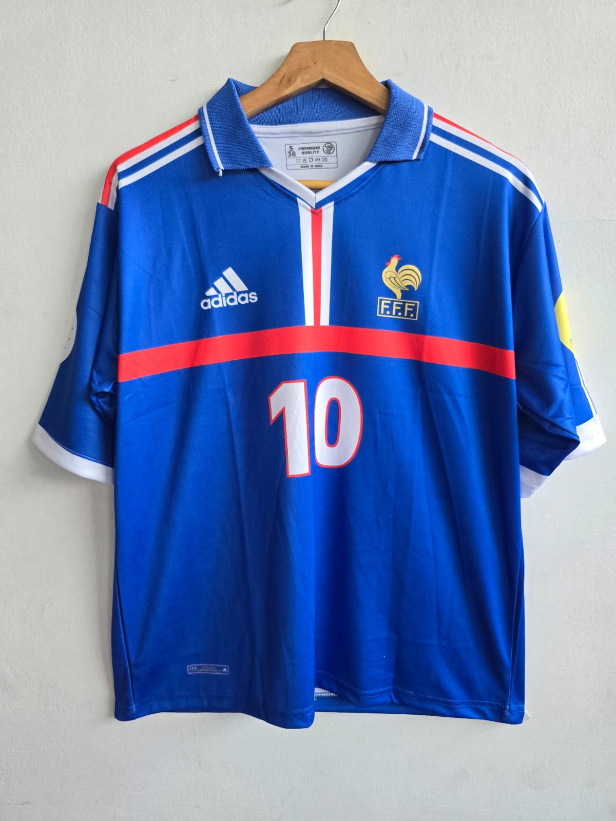 France 2000-01 Home  (Zidane) - View 1